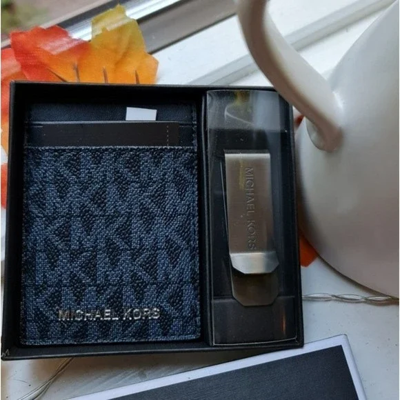 SOLD!!! Michael Kors Men's Signature Black and Navy Card Wallet & Money Clip - Picture 3 of 6